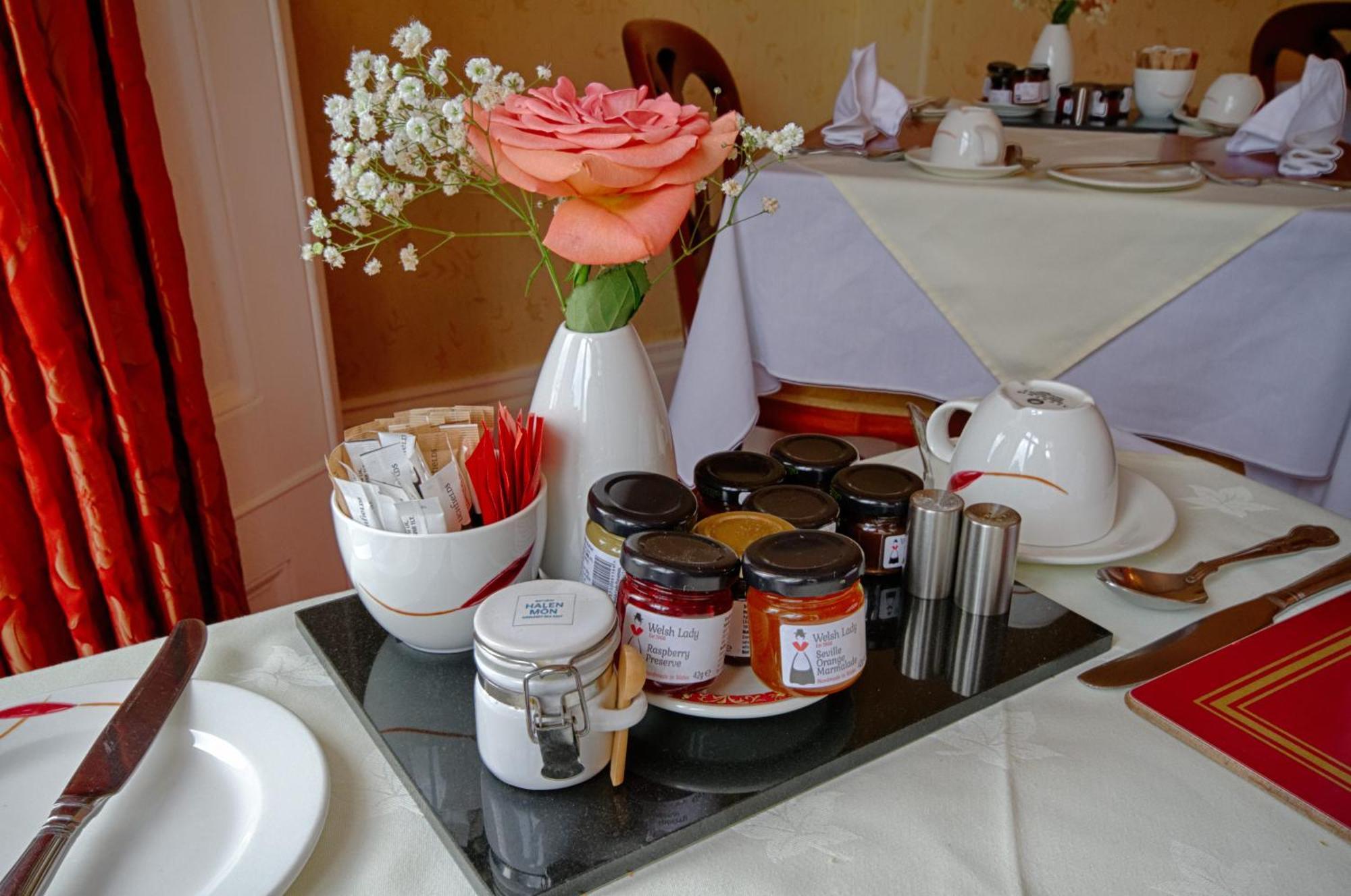 Holcombe House Guest House 랜디드노 외부 사진